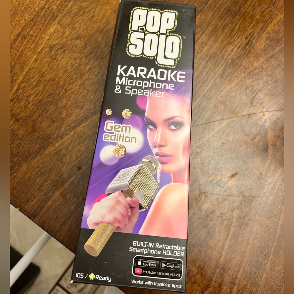 Brand new tzumi Bluetooth karaoke microphone